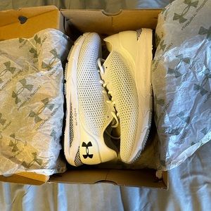 Under Armour HOVR sonic 4